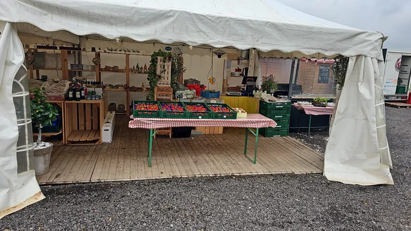 Hofladen-Zelt in Umpferstedt mit Obst und Gemüse